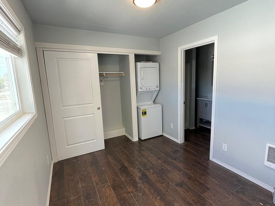 2nd image of 2005 Carleton Way NE #6