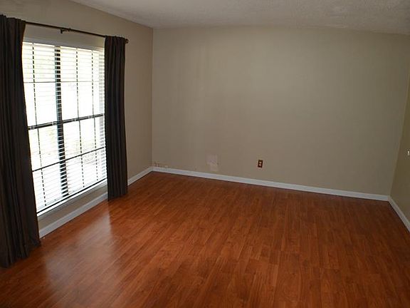 5th image of 2416 Bucknell Dr