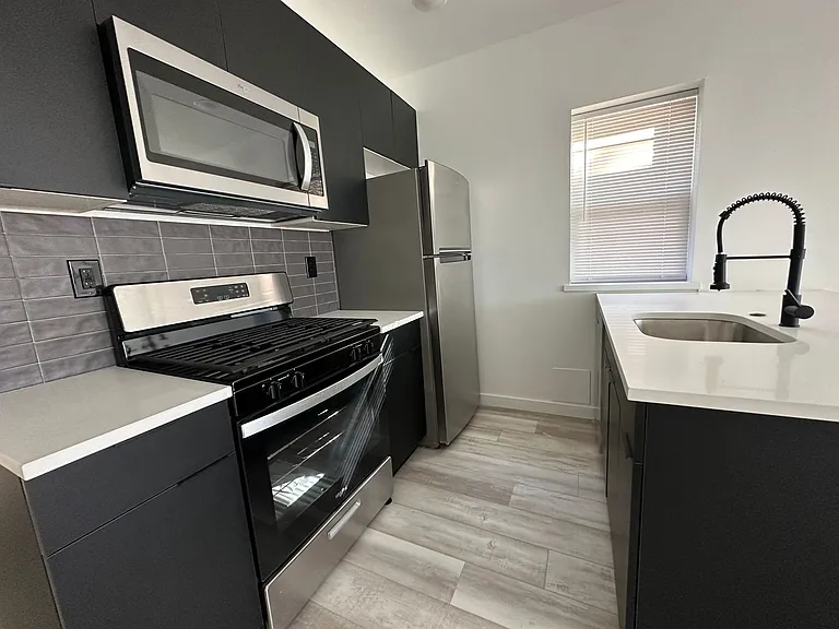 129 S 51st St #2F — Photo 10