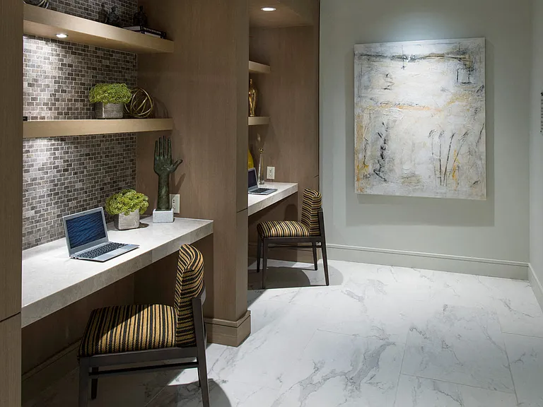 Cyber Lounge with iMac computers