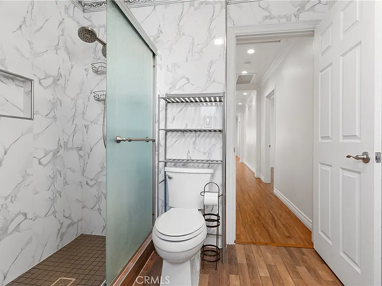 766 N Alexandria Ave — Photo 33
