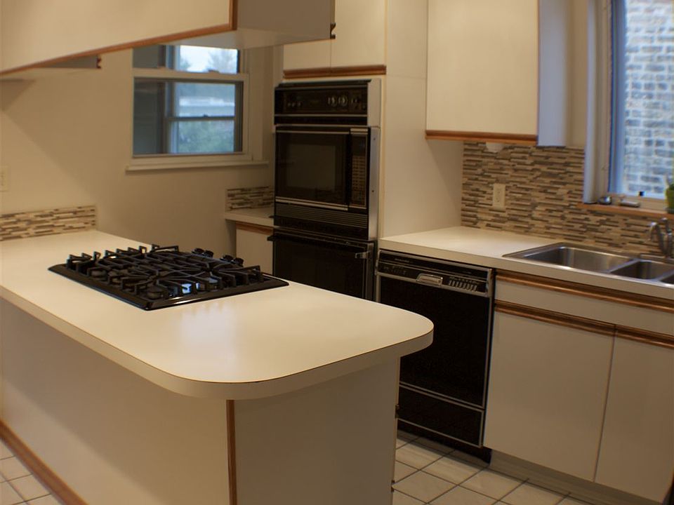 1st image of 2518 W Hutchinson St #2