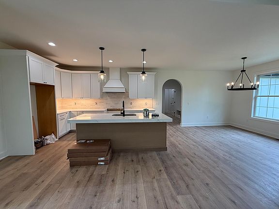 4th image of 1034 Morris Dr