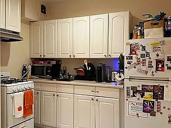 2nd image of 217 E 59th St #2S