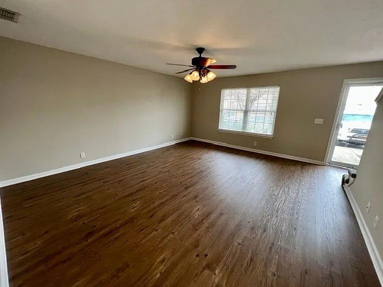 417 Shoshone Pl — Photo 3