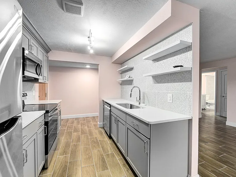 22081 River Oaks Dr #B8 — Photo 4