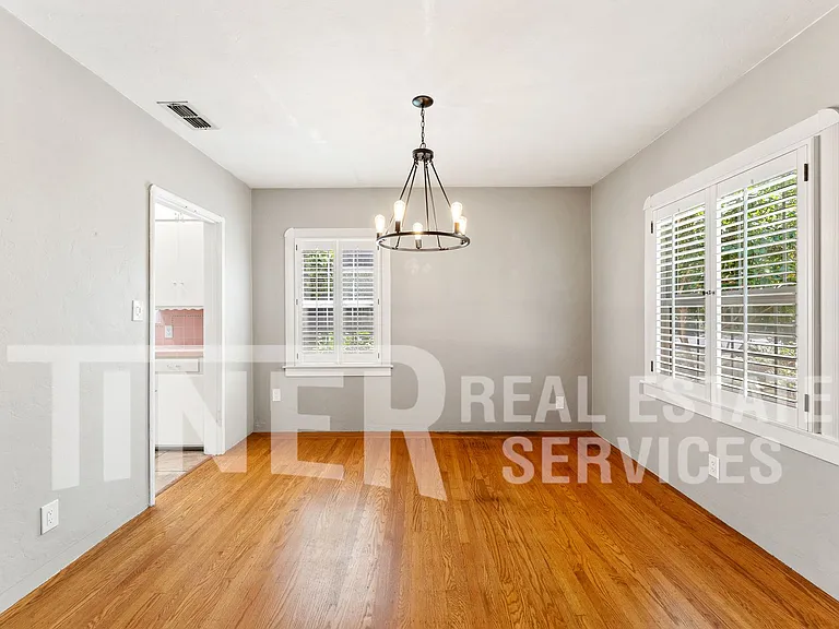 1067 Perkins Way — Photo 9