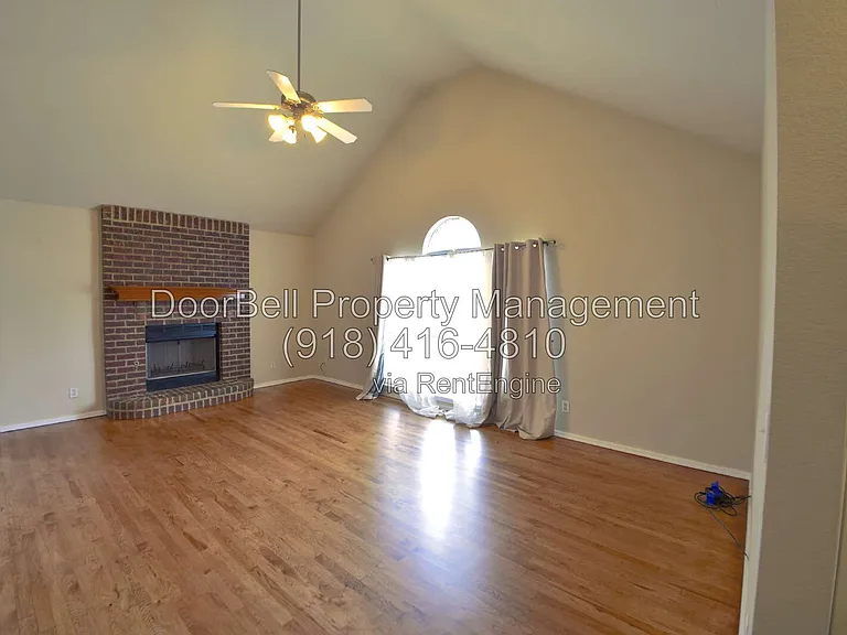 11621 S Mulberry Ln — Photo 5