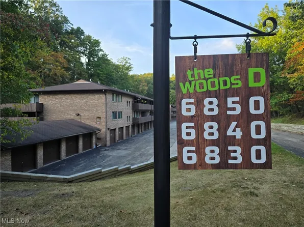 6850 Carriage Hill Dr #D54, Brecksville, OH 44141