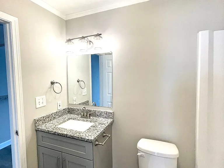 415 W 10th St — Photo 19