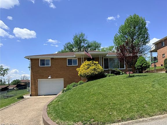 3rd image of 127 Marion Pl