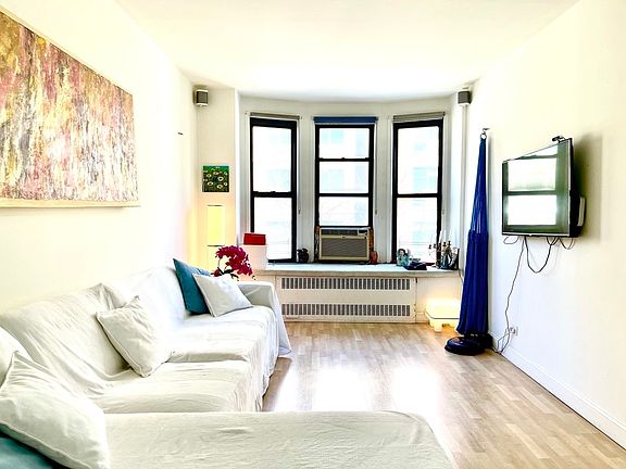 3rd image of 208 W 119th St APT 4N