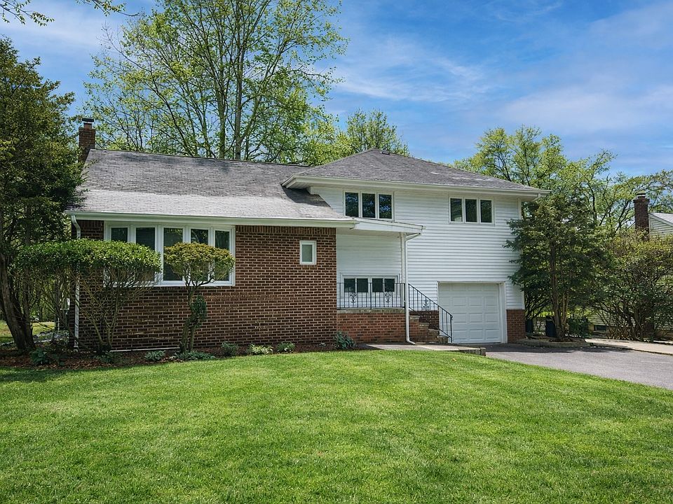 1st image of 10 Center St