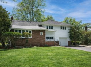 10 Center St, Cresskill, NJ 07626