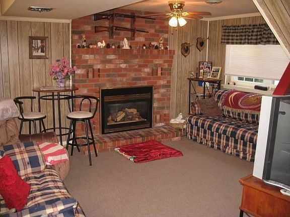 Basement Family Room w/fireplace