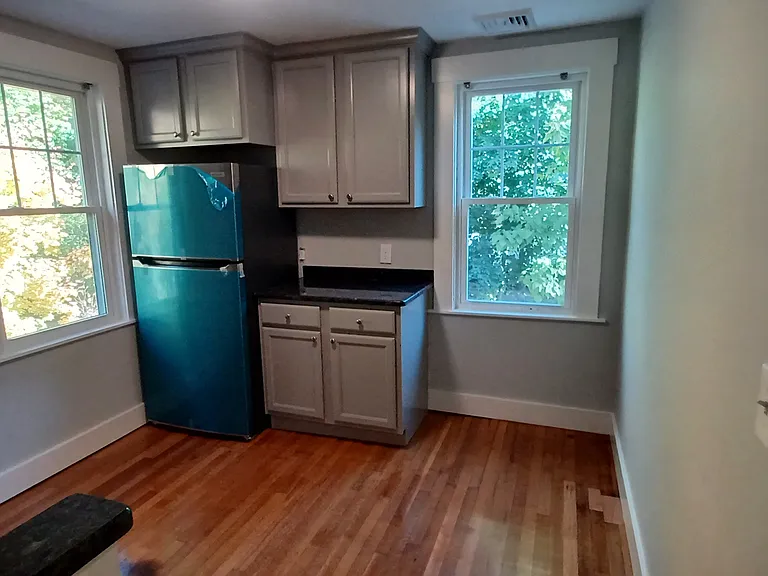 142 Warren Rd #B — Photo 3