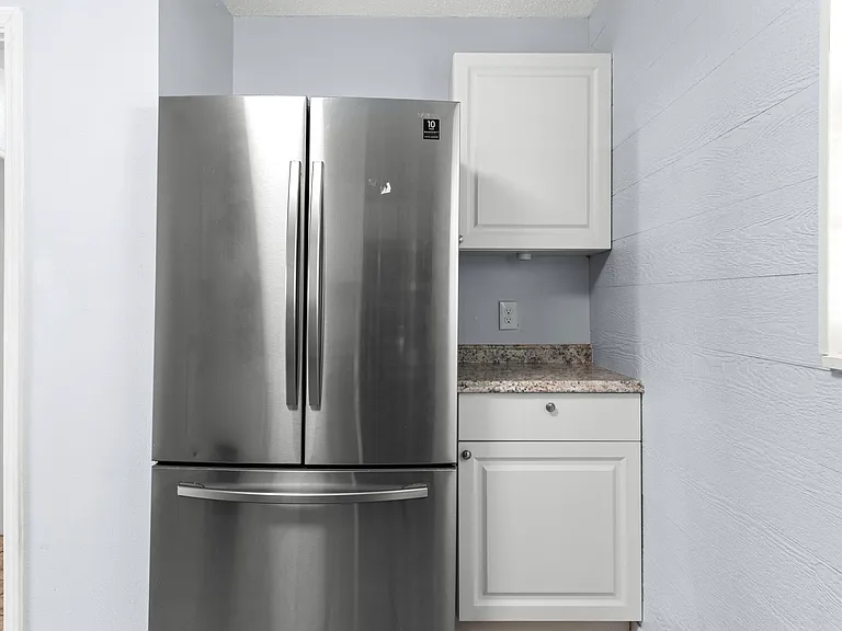2334 N Roxbury Rd — Photo 7