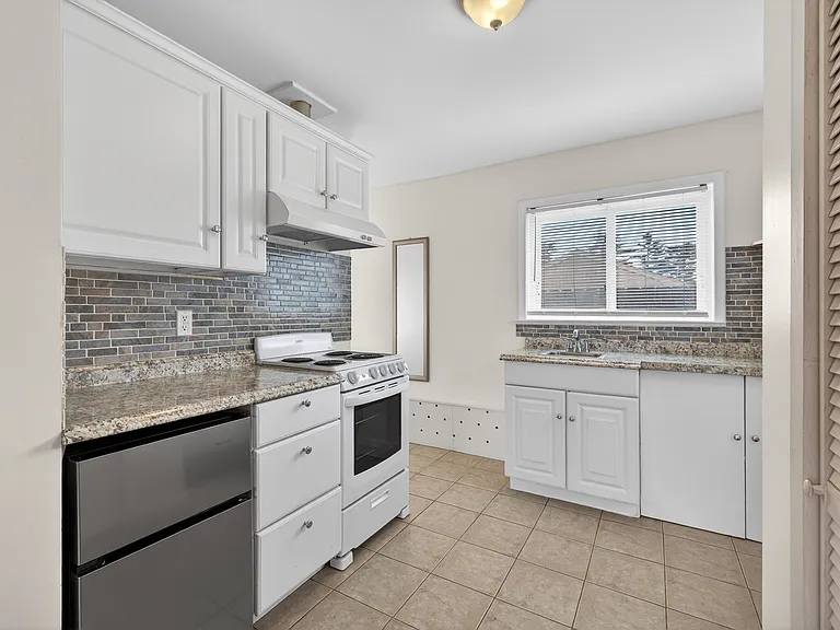 2420 Bennett Ave #1C — Photo 1