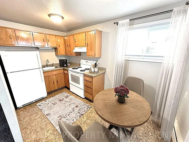 605 W 17th St #4 — Photo 5