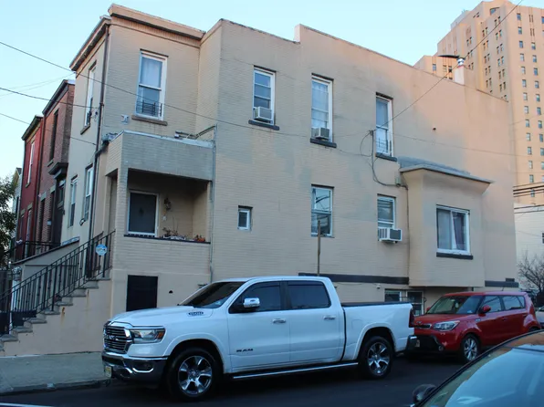 185 Summit Avenue image 4 of 5