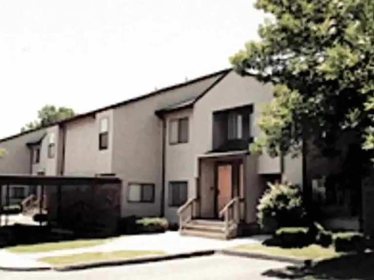 Woodcrest Apartments — Photo 17
