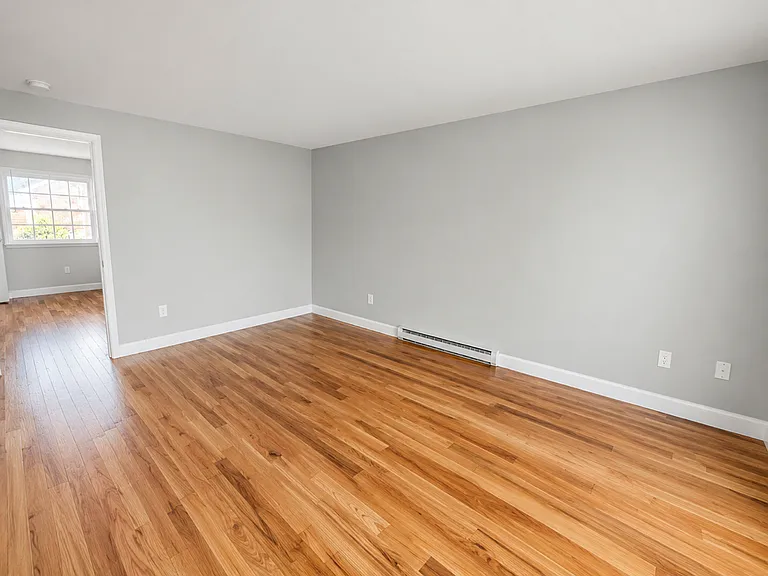 Courtview Square Apartments — Photo 16