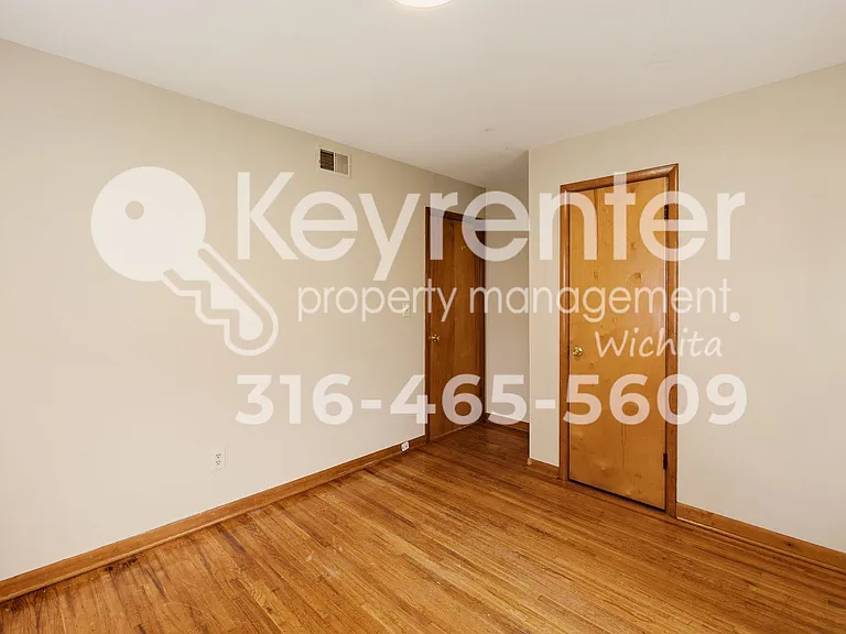 2060 S Euclid St — Photo 19