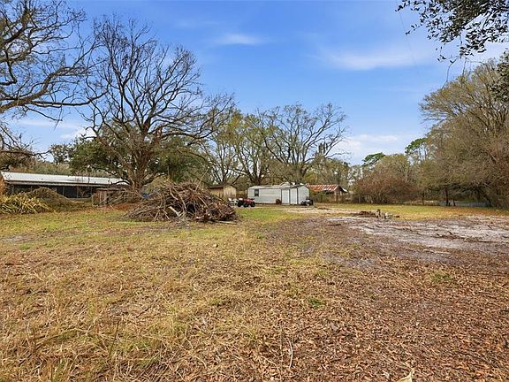 5th image of 515 Lemon St