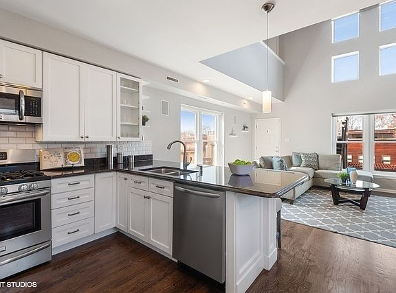 5th image of 3736 N Janssen Ave #C