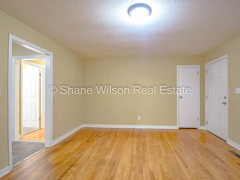 804 Henderson Ave — Photo 10