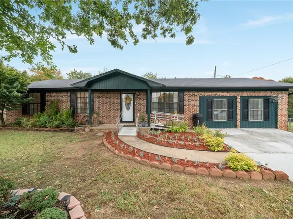 1424 Northwoods Dr, Alma, AR 72921