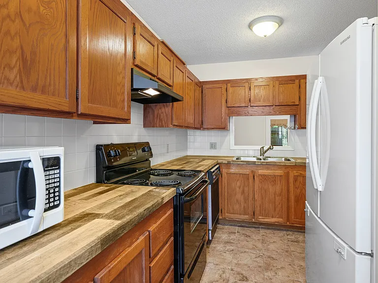 5918 King Charles Ct — Photo 16