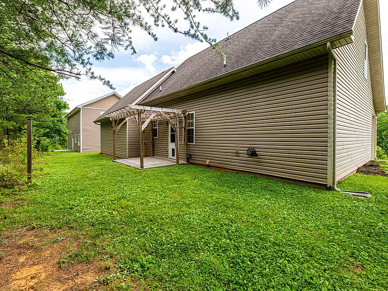7211 Remagen Ln — Photo 30