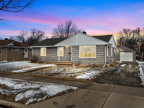 3rd image of 920 E Marquette St