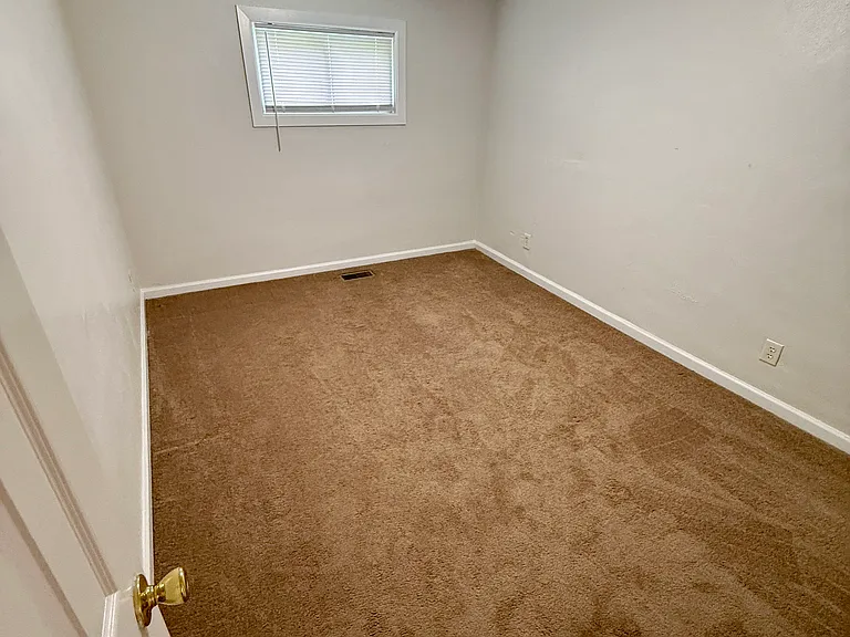 409 Richarz Dr — Photo 8