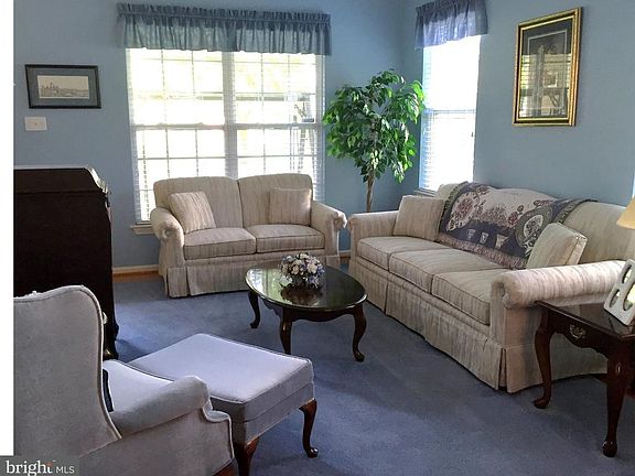 3rd image of 211 Roberts Ln