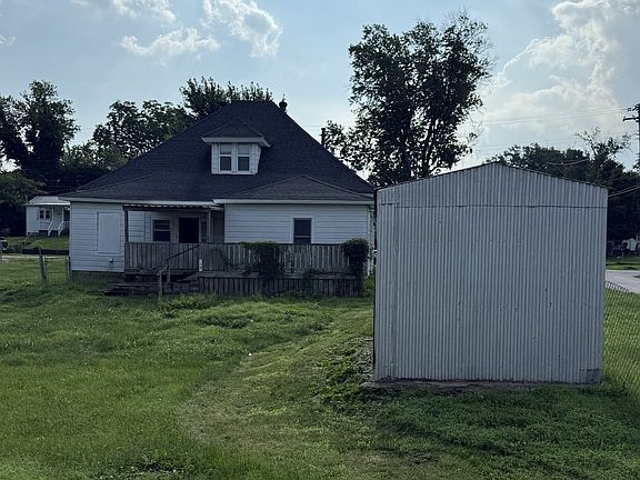 2nd image of 200 N Center St
