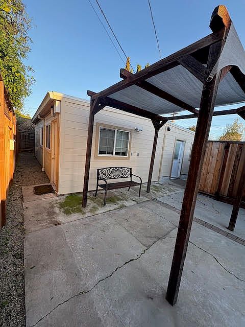 1st image of 11 E 38th Ave