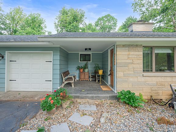 3rd image of 8804 Manderley Dr