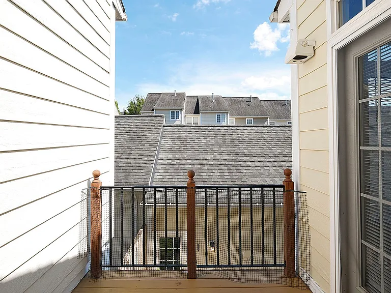 920 Rainier Rd — Photo 20