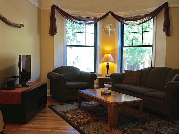 2nd image of 1431 W Leland Ave APT 1