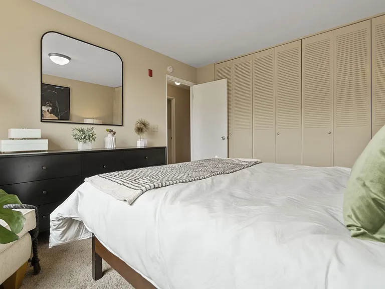 West End Apartments — Photo 19