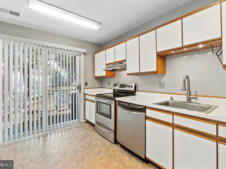 10477 Campus Way S — Photo 24