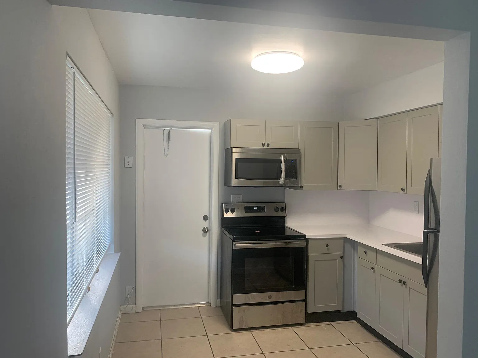 2 bed, 800 sqft, $1,799 — Photo 1