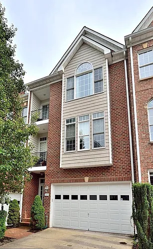 103 Washington Square Ct Photo 1