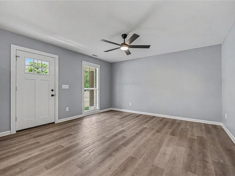 411 Hardy Ave SW — Photo 7