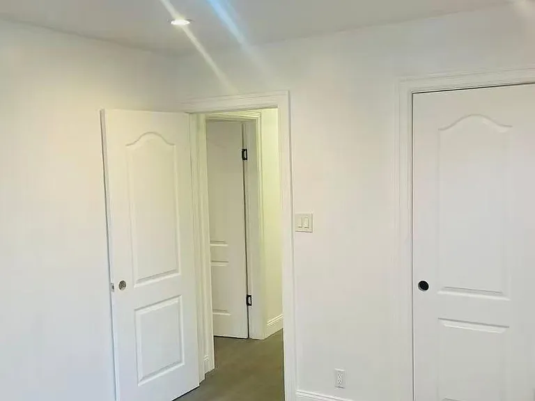 8422 Little Neck Pkwy — Photo 13