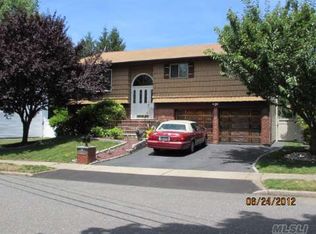 17 Wicks Dr, Commack, NY 11725
