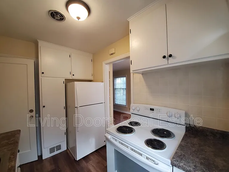 314 S 47th St — Photo 3