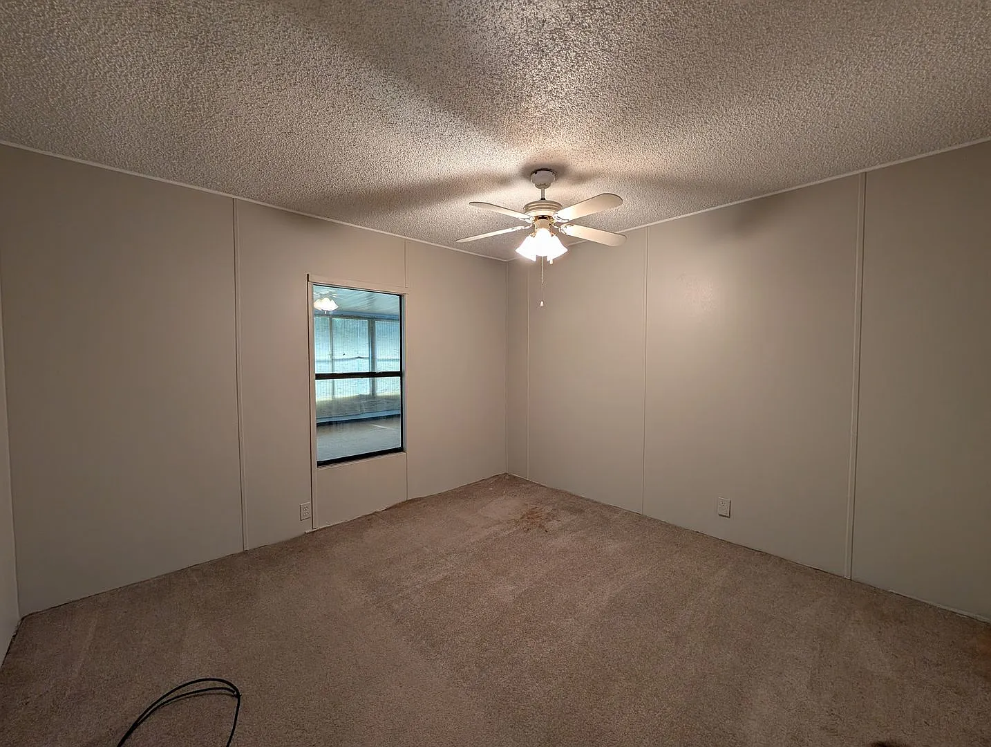 3 Bed, 2 Bath on half Acre of land... FENCED and GATED! — Photo 2